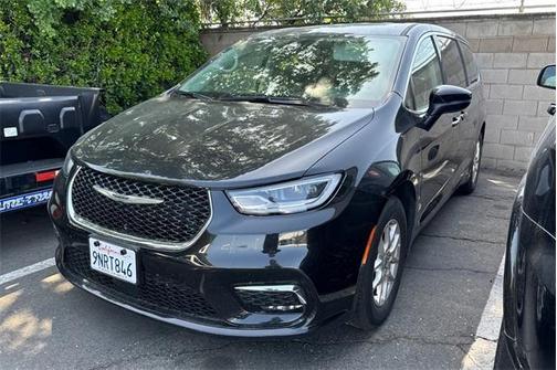 2023 Chrysler Pacifica Touring-L