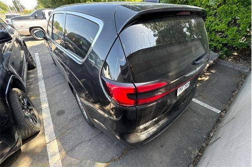 2023 Chrysler Pacifica Touring-L