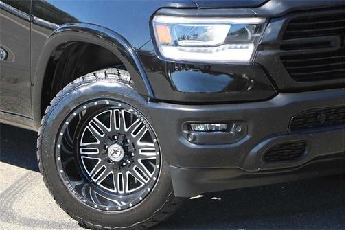 Photo 3 of 53 of 2019 RAM 1500 Laramie