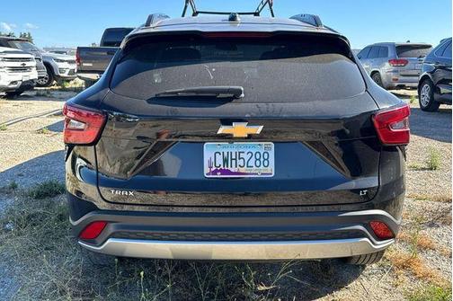 Mosaic Black Metallic 2024 Chevrolet Trax LT