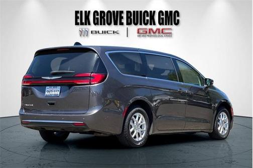 2023 Chrysler Pacifica Touring-L
