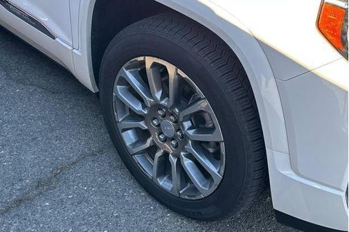 White Frost Tri-Coat 2023 GMC Acadia Denali