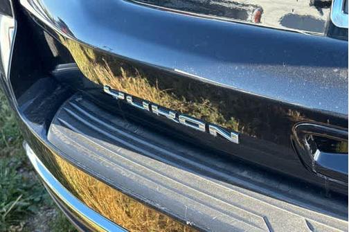 Onyx Black 2024 GMC Yukon SLT