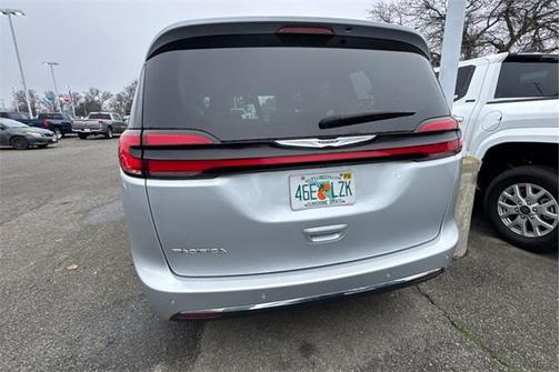 2024 Chrysler Pacifica Touring-L
