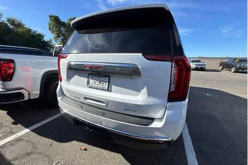 Summit White 2023 GMC Yukon XL SLT