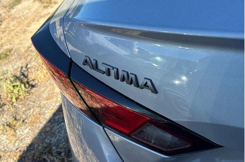 Brilliant Silver Metallic 2024 Nissan Altima 2.5 SV