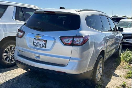 Silver Ice Metallic 2017 Chevrolet Traverse LS