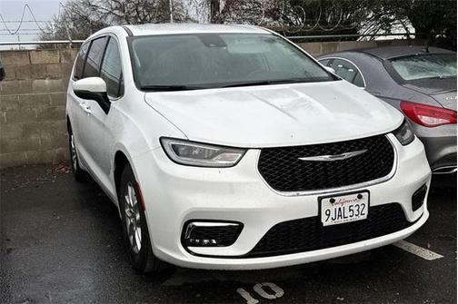 2023 Chrysler Pacifica Touring-L