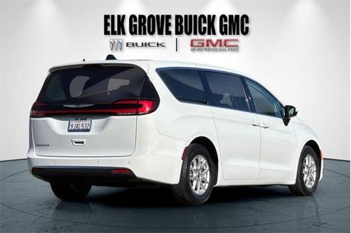 2023 Chrysler Pacifica Touring-L