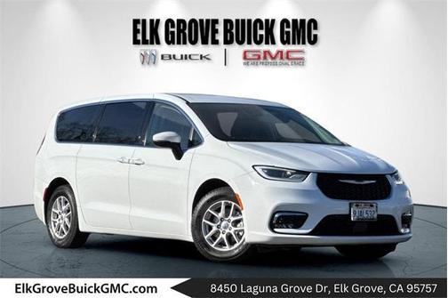 2023 Chrysler Pacifica Touring-L