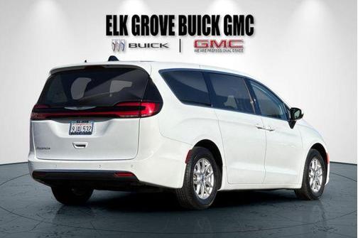 2023 Chrysler Pacifica Touring-L