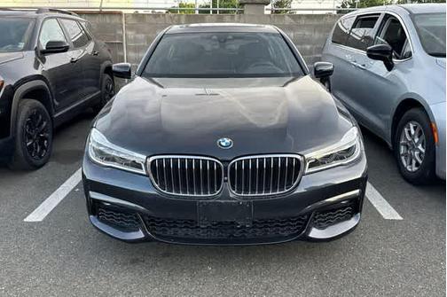 Singapore Gray Metallic 2019 BMW 750 i
