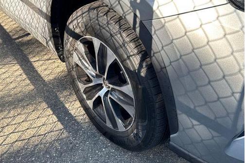 Celestial Silver Metallic 2023 Toyota Highlander XLE