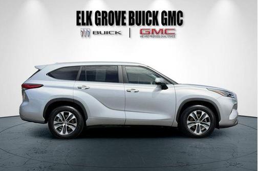 Celestial Silver Metallic 2023 Toyota Highlander XLE