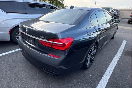 Singapore Gray Metallic 2019 BMW 750 i