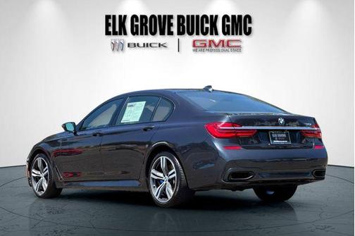 Singapore Gray Metallic 2019 BMW 750 i