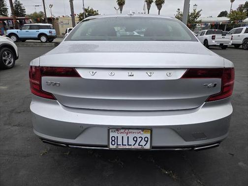 2018 Volvo S90 T6 Momentum