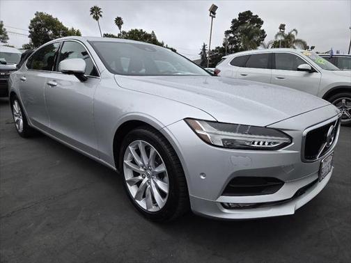 2018 Volvo S90 T6 Momentum