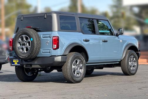 Azure Gray Metallic Tri-Coat 2025 Ford Bronco Big Bend