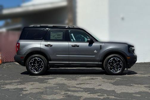 Carbonized Gray Metallic 2026 Ford Bronco Sport Outer Banks