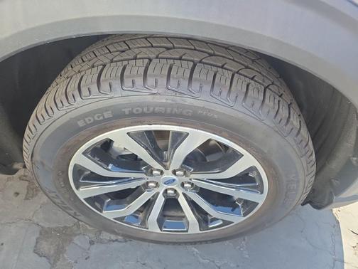Carbonized Gray Metallic 2025 Ford Explorer ST-Line