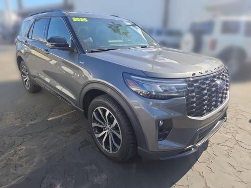 Carbonized Gray Metallic 2025 Ford Explorer ST-Line