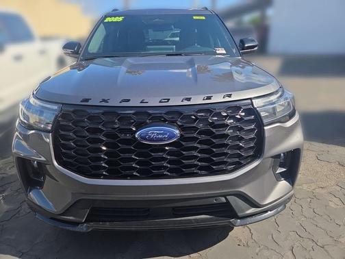Carbonized Gray Metallic 2025 Ford Explorer ST-Line