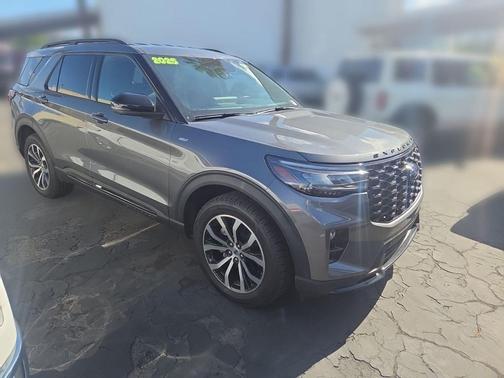 Carbonized Gray Metallic 2025 Ford Explorer ST-Line