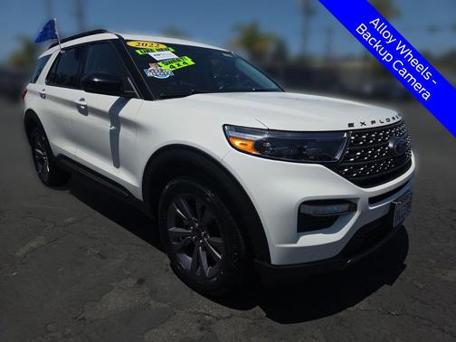 Star White Metallic Tri-Coat 2022 Ford Explorer XLT