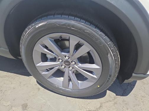 Star White Metallic Tri-Coat 2022 Ford Explorer XLT
