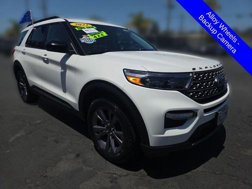 Star White Metallic Tri-Coat 2022 Ford Explorer XLT