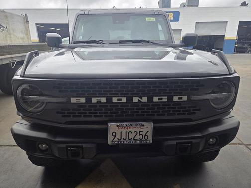 Carbonized Gray Metallic 2023 Ford Bronco Badlands