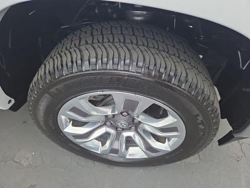 Bright White Clearcoat 2023 RAM 1500 Limited