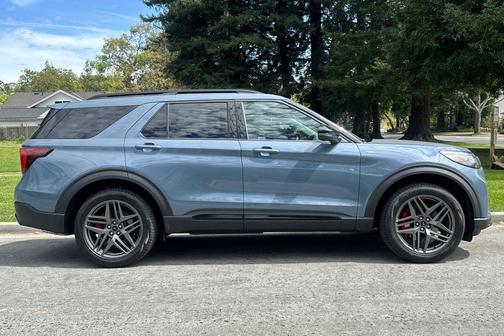 Vapor Blue Metallic 2026 Ford Explorer ST-Line