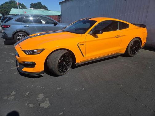 Orange Fury Metallic Tri-Coat 2019 Ford Shelby GT350 Base