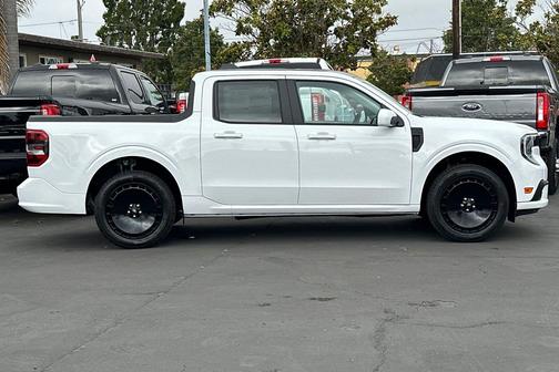 2025 Ford Maverick Lobo Standard