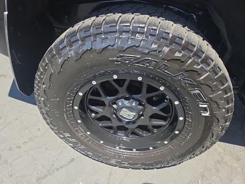Midnight Black Metallic 2016 Toyota 4Runner SR5
