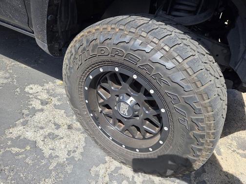 Midnight Black Metallic 2016 Toyota 4Runner SR5