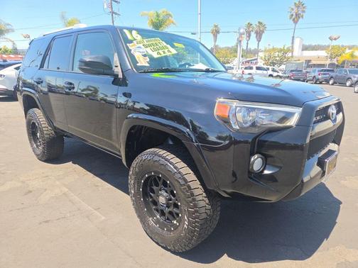 Midnight Black Metallic 2016 Toyota 4Runner SR5