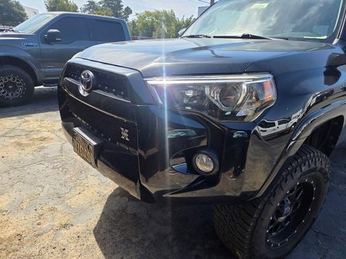 Midnight Black Metallic 2016 Toyota 4Runner SR5