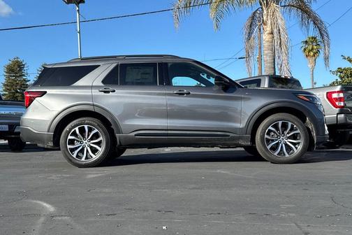 Carbonized Gray Metallic 2026 Ford Explorer ST-Line