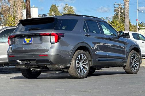 Carbonized Gray Metallic 2026 Ford Explorer ST-Line