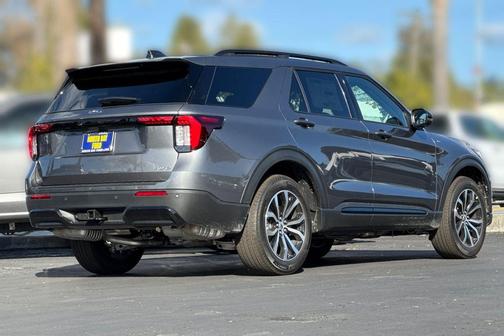 Carbonized Gray Metallic 2026 Ford Explorer ST-Line