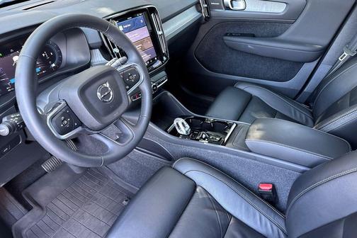 Silver Dawn Metallic 2023 Volvo XC40 B5 Ultimate Dark Theme