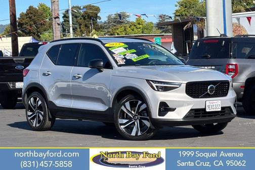 2023 Volvo XC40 B5 Ultimate Dark Theme