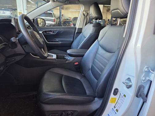 2022 Toyota RAV4 Hybrid XLE Premium
