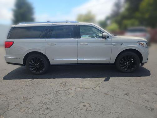 Ceramic Pearl 2020 Lincoln Navigator Reserve