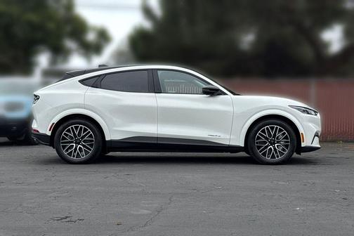 Star White Metallic Tri-Coat 2026 Ford Mustang Mach-E Premium