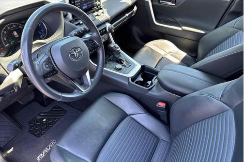 2019 Toyota RAV4 Hybrid SE