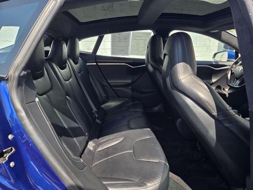2016 Tesla Model S 70D
